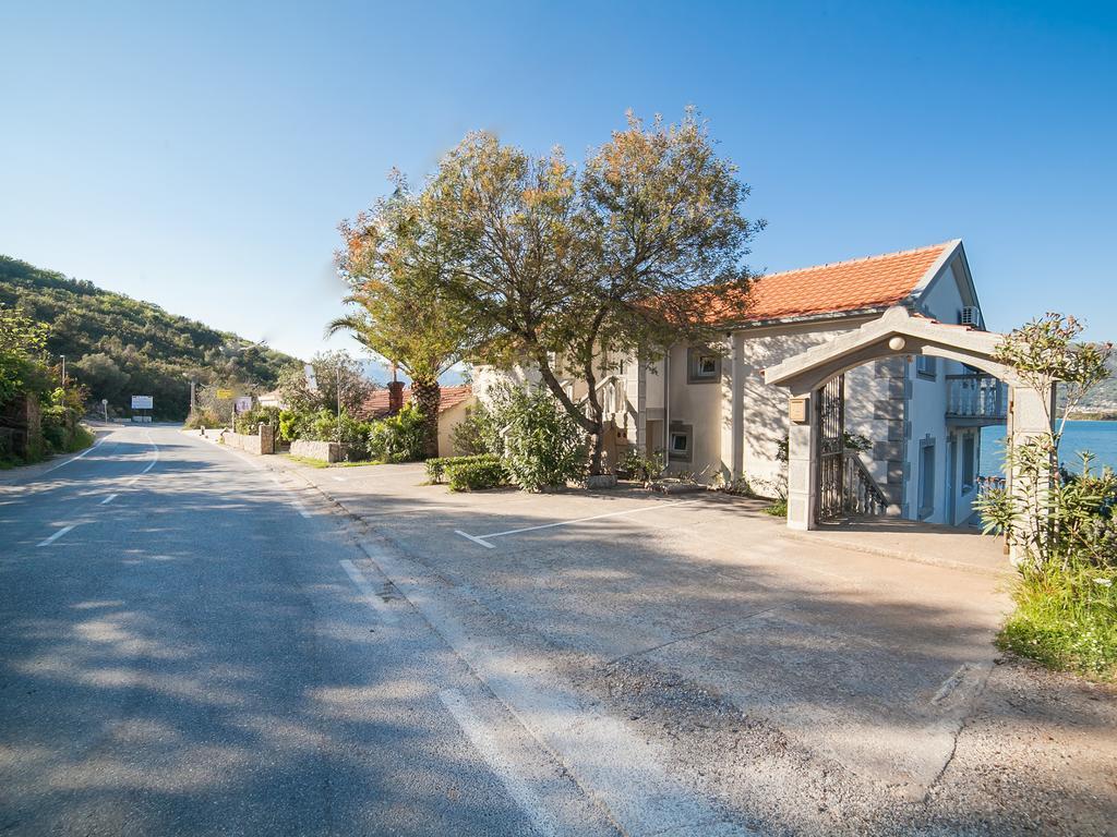 Apartments Elena Tivat Exterior photo