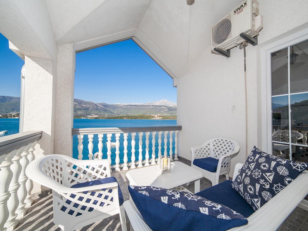 Apartments Elena Tivat Exterior photo